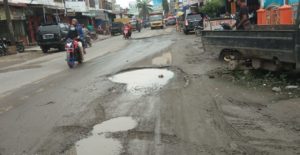 Jalan Proklamasi, Perniagaan, HM Arief Stabat Langkat Rusak dan Berlubang