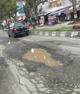 Jalan Proklamasi, Perniagaan, HM Arief  Stabat Langkat Rusak dan Berlubang