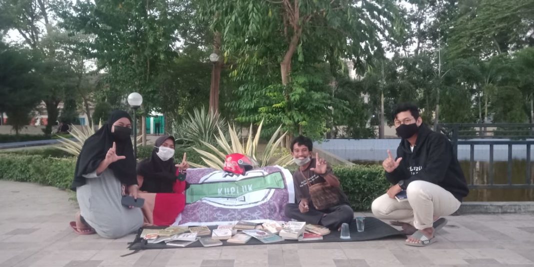 Ruang Komunitas Penggiat Literasi Buku (KUPLUK) di Tengah  Masa Pandemi