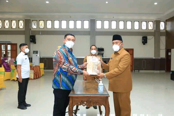 Bupati Labura