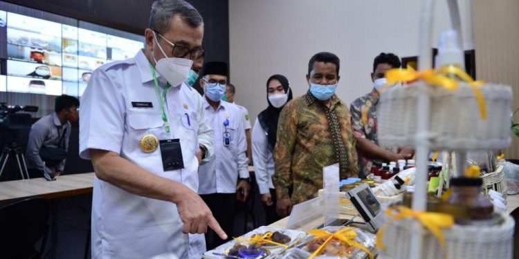 Gubernur Riau