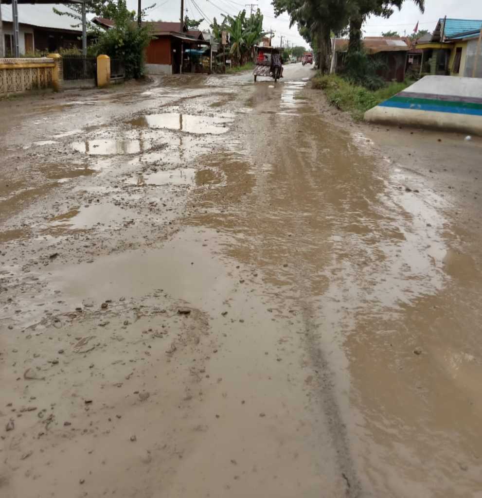 Jalan Menuju Kampung Besilam Babussalam Rusak