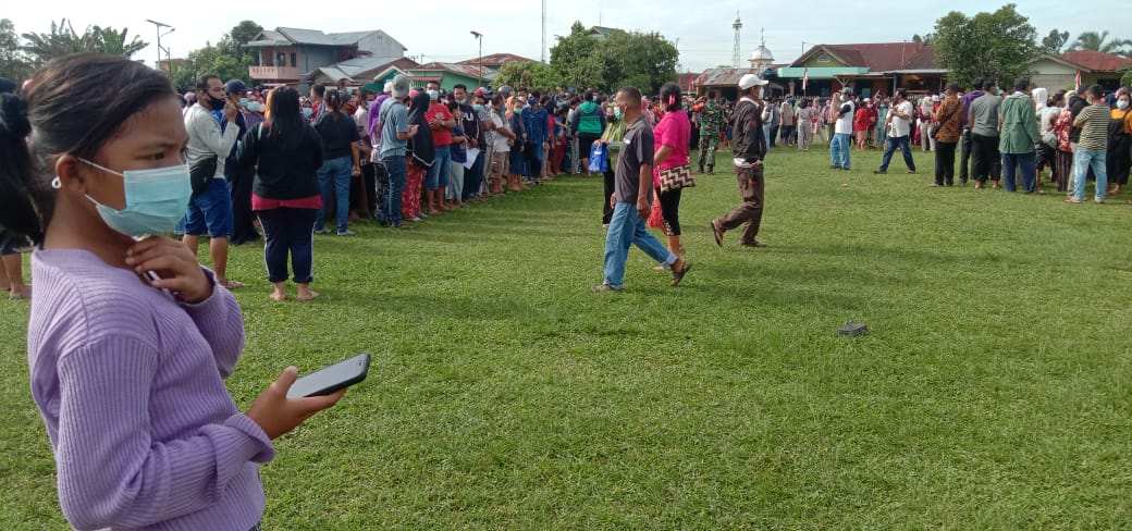 Vaksinasi Menimbulkan Kerumunan di Puskesmas Sei Semayang