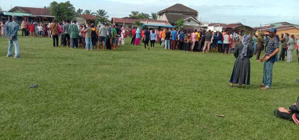 Vaksinasi Menimbulkan Kerumunan di Puskesmas Sei Semayang