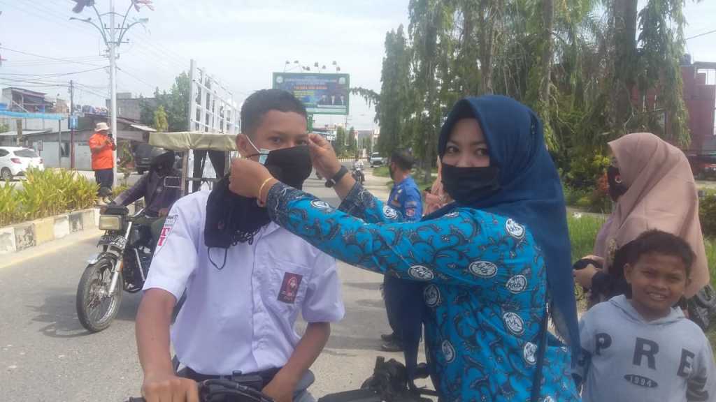 Bentuk Kepedulian Ibu Dharma Wanita