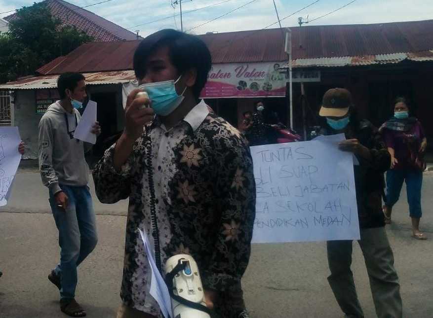 Aksi Maki di Dinas Pendidikan Medan