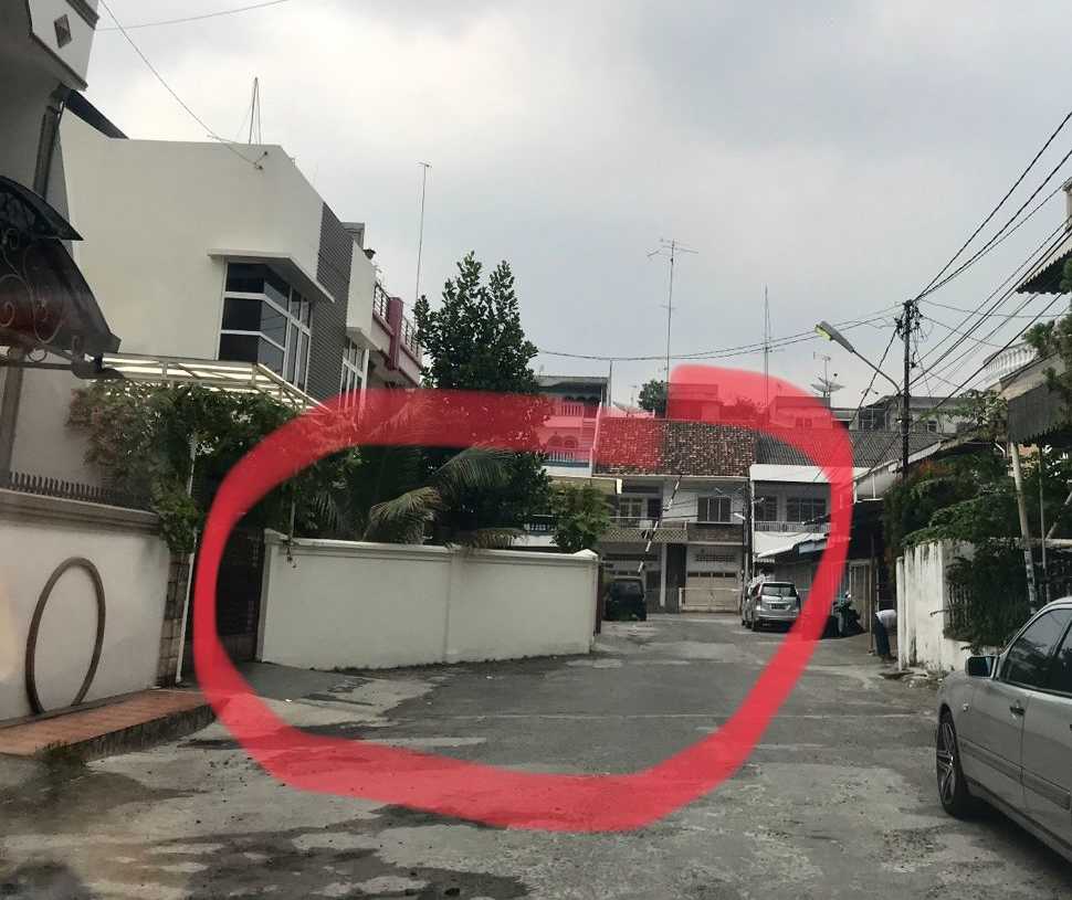 Bangunan Dibahu Jalan Terkesan Penyebab Kemacetan Jalan Timor Baru 2