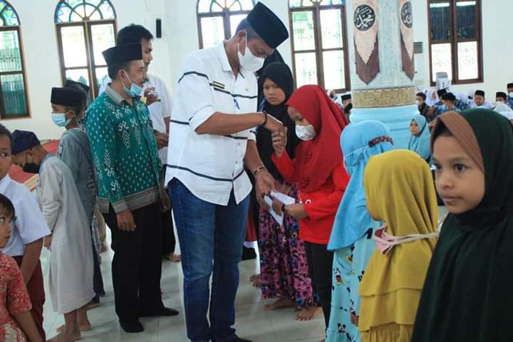Baznas Labuhanbatu Salurkan Zakat