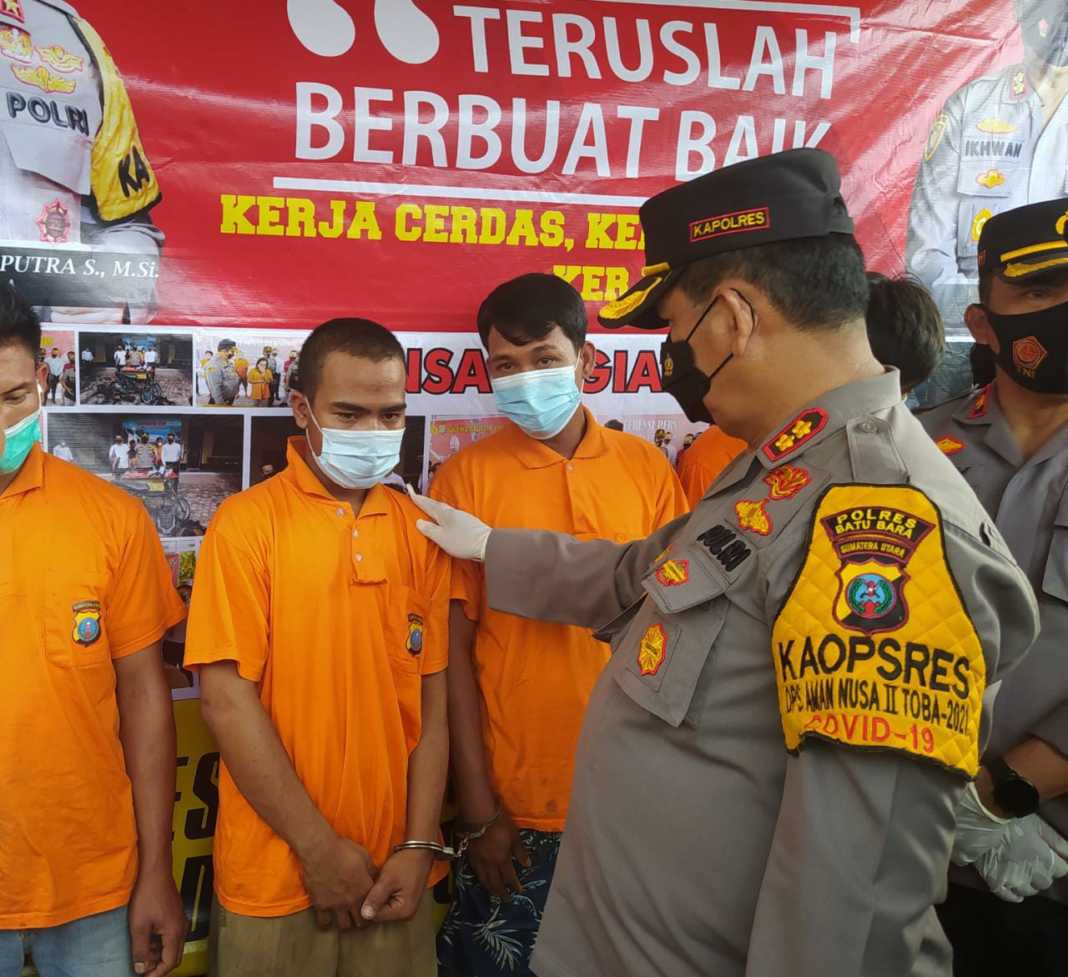 Diduga Galau Ditinggal Istri, Suami Bakar Rumahnya Sendiri