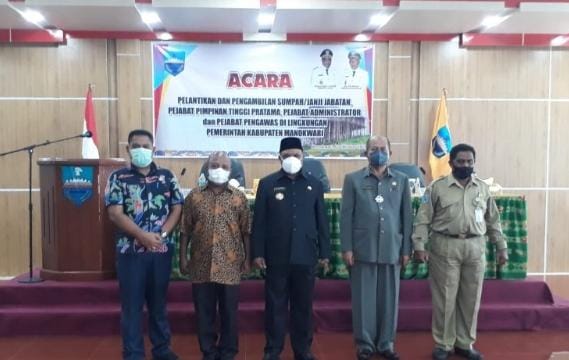 Bupati Manokwari Lantik 22 Pejabat Tinggi