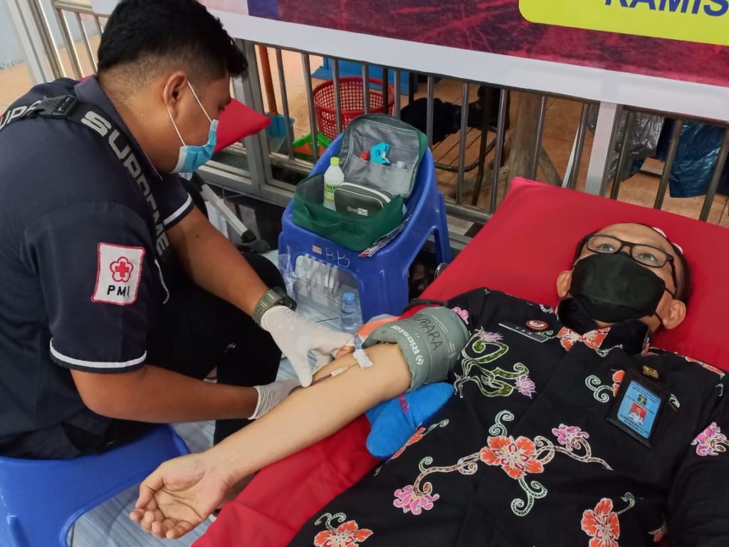 PMI Berikan Piagam Penghargaan 