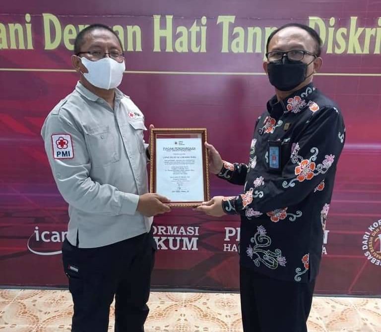 PMI Berikan Piagam Penghargaan Kepada Lapas Labuhan Ruku