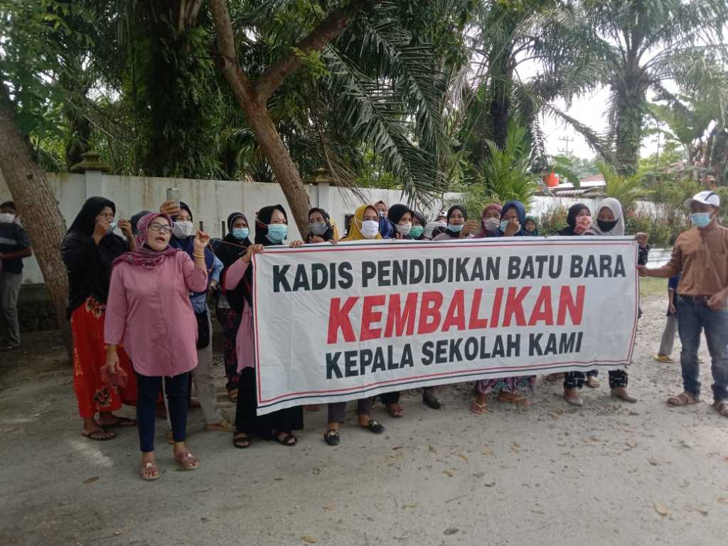 Polemik Pemindahan Kepsek UPTD 04