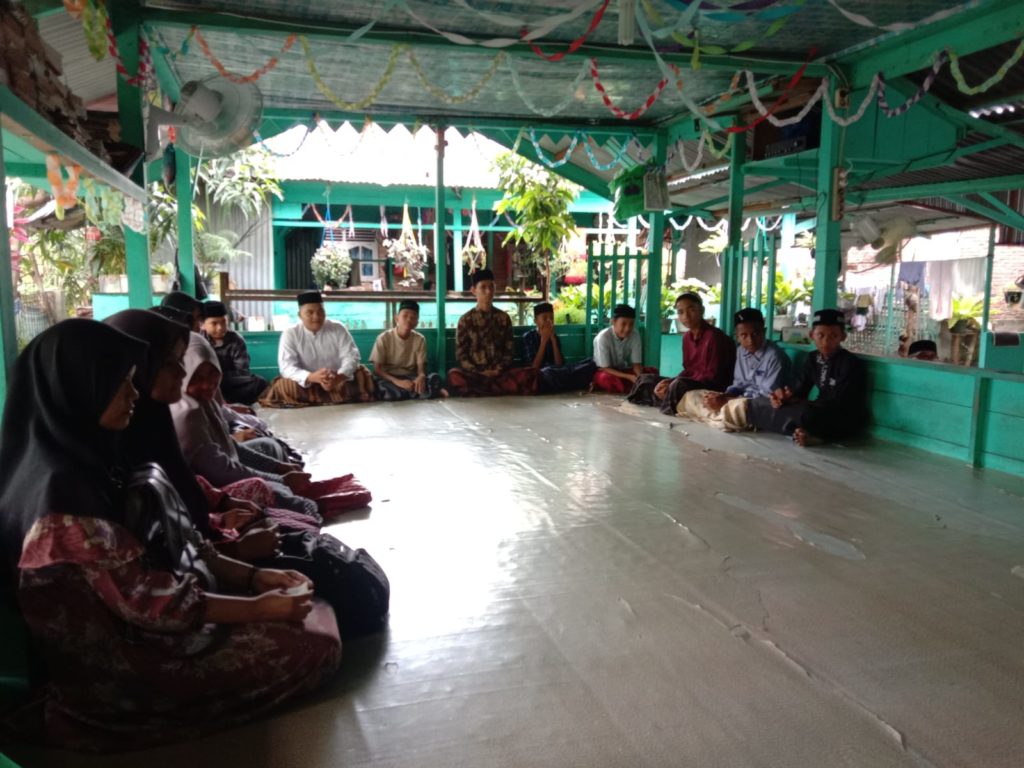 Mahasiswa KKN Unima