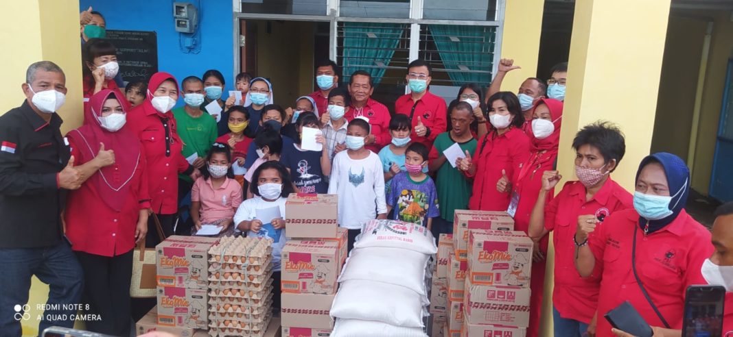 Salurkan Bantuan ke Martubung