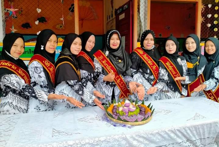 Sosok Guru yang Progresif Nurdianah