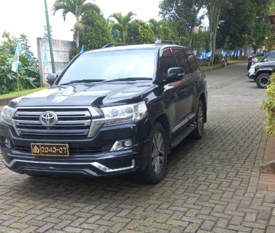 KNPI Soroti Adanya Mobil Mewah ber Plat Nomor POLRI 2043-07 di Sekitar Arena Rapimpurnas di Malang