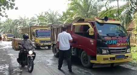 Warga dan Camat Batang Serangan Resah Jalan Rusak