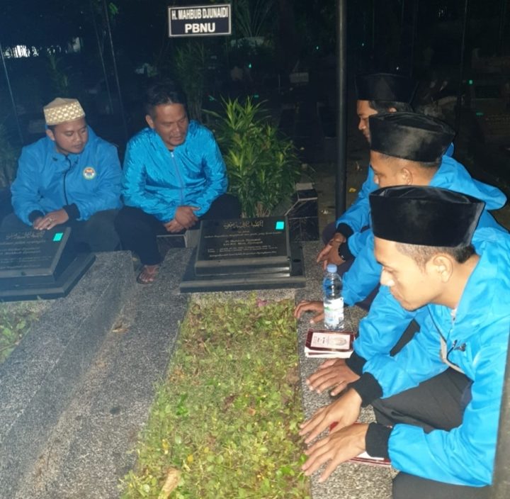 IKA PMII Cianjur Ziarah ke Makam Pendiri