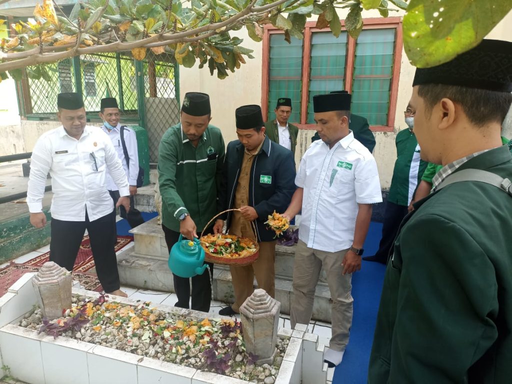 Harlah NU ke-96 Lakukan Ziarah Kubur