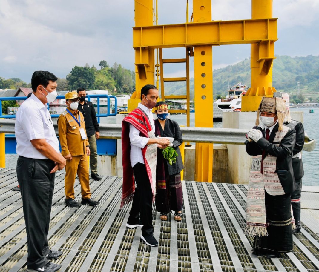 Jokowi di Toba