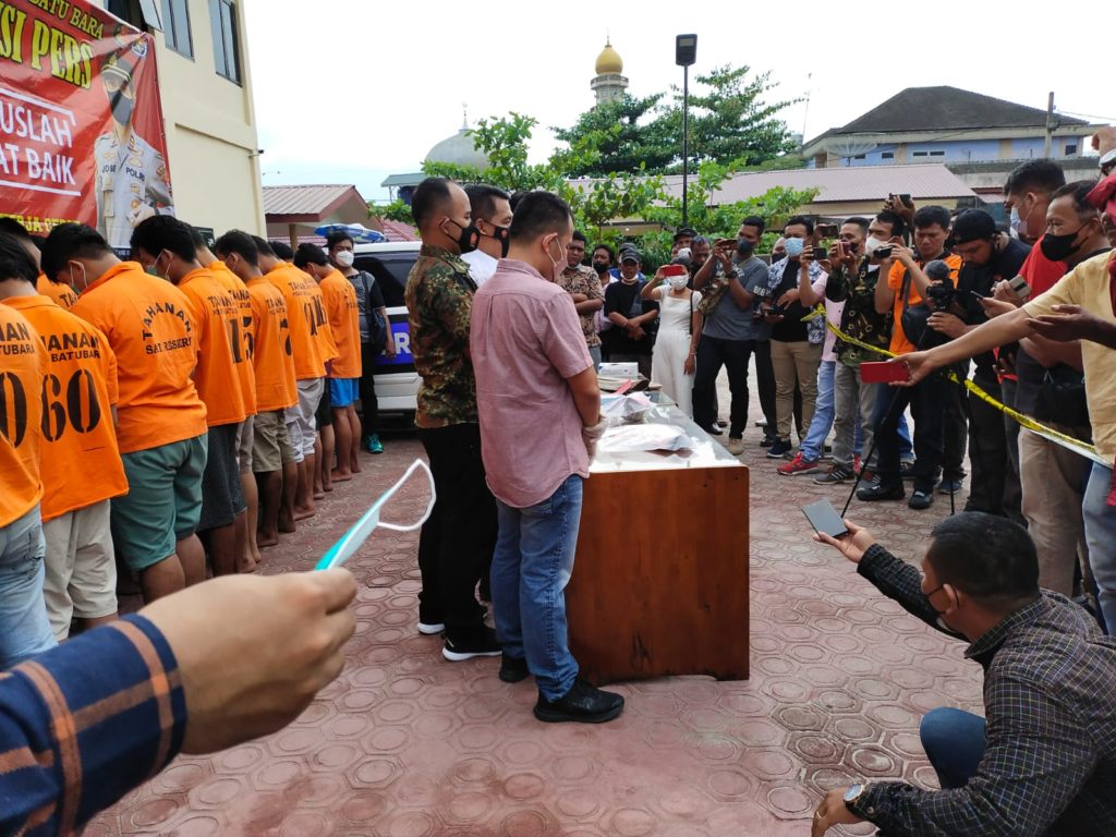 Dipicu Ribut Mulut di Warung Tuak