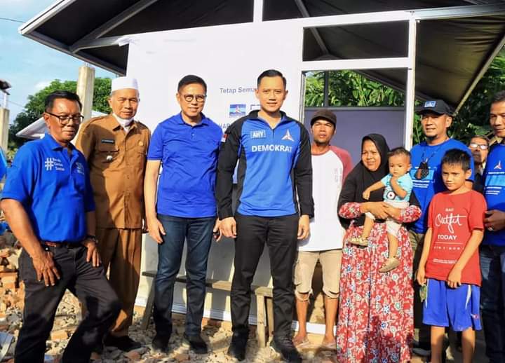 AHY Kunjungi Korban Gempa Pasbar