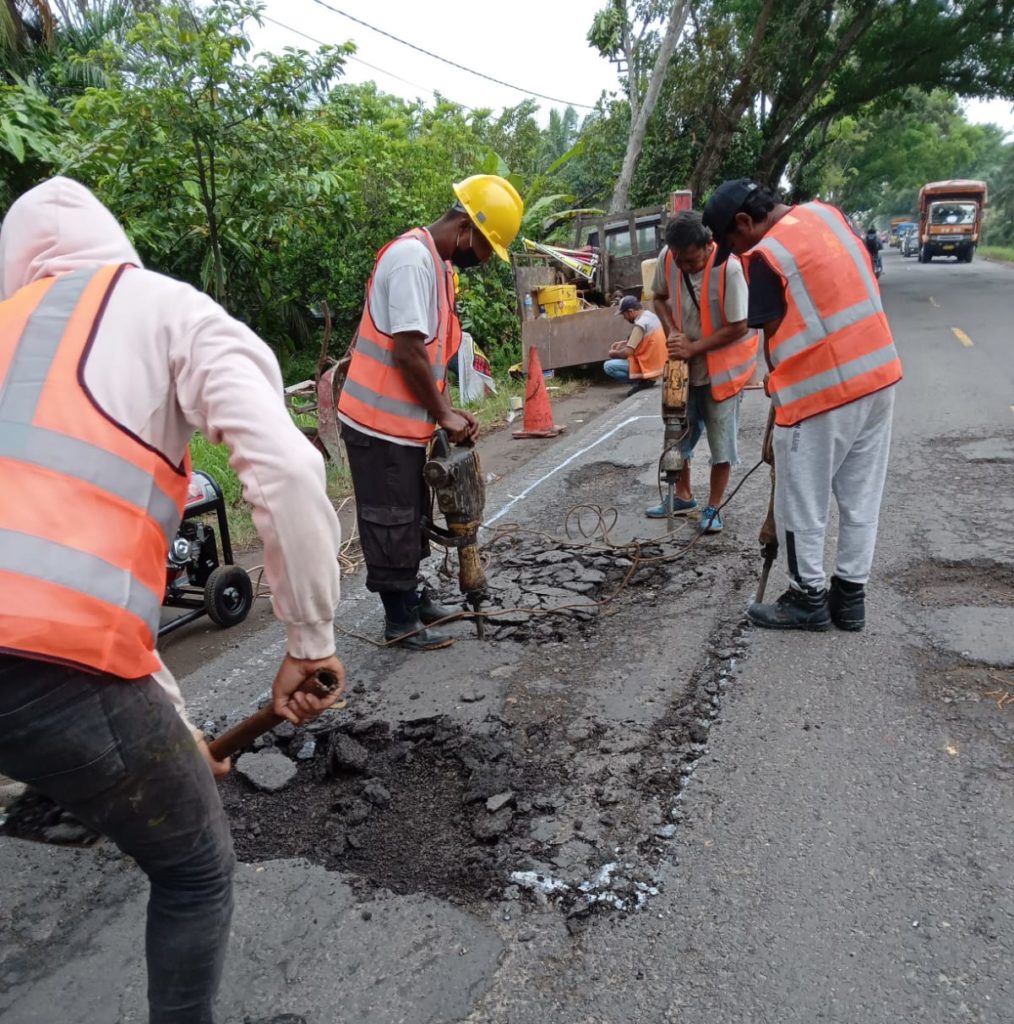 Jalan Nasional di Langkat Berlubang