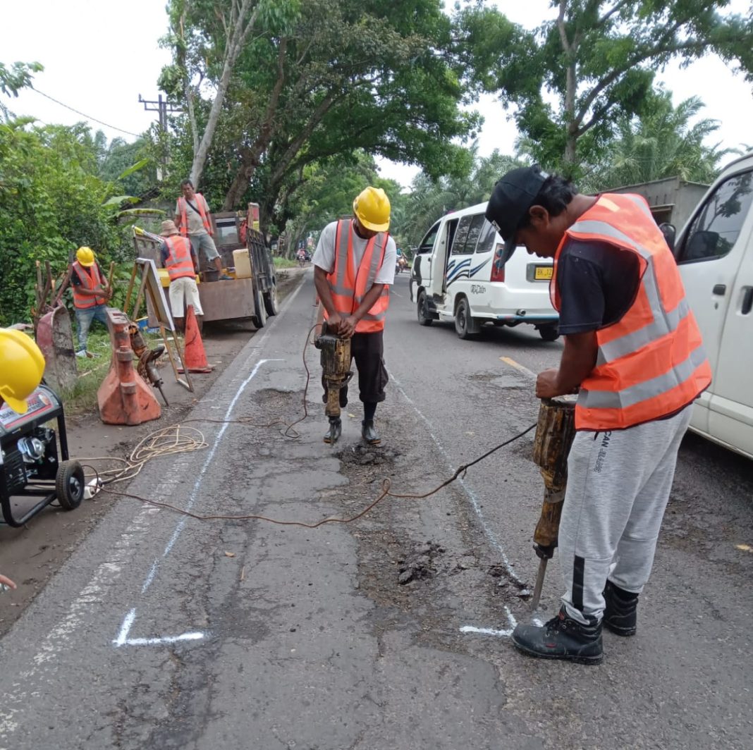 Jalan Nasional di Langkat Berlubang