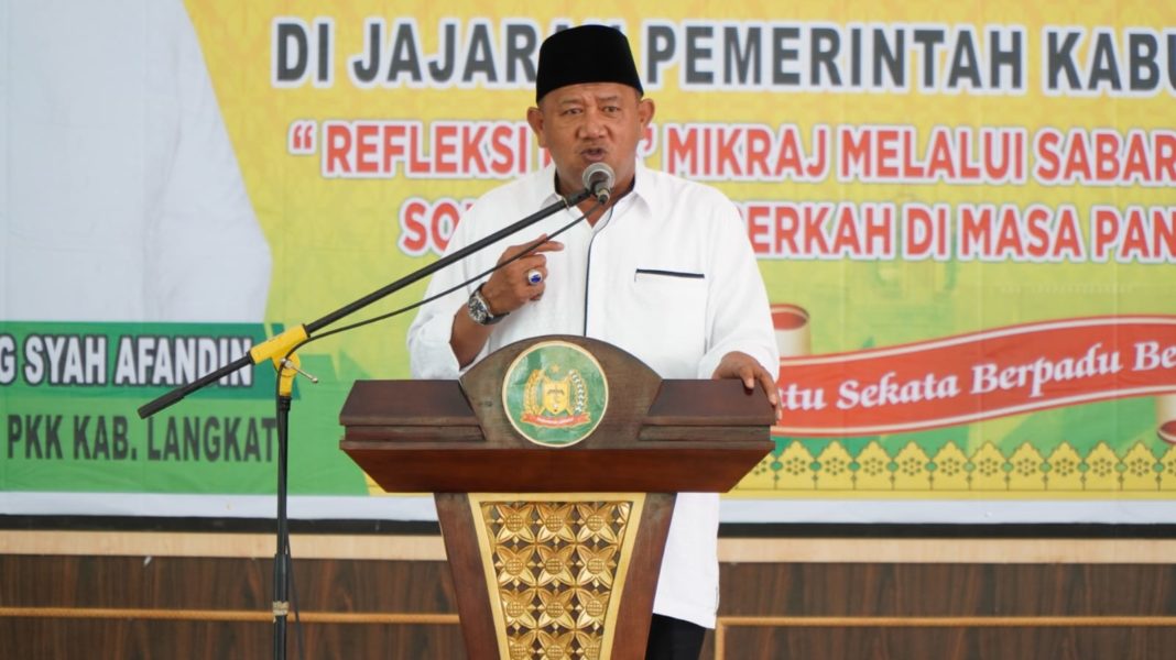 Protes Warga Tanam Pohon Pisang