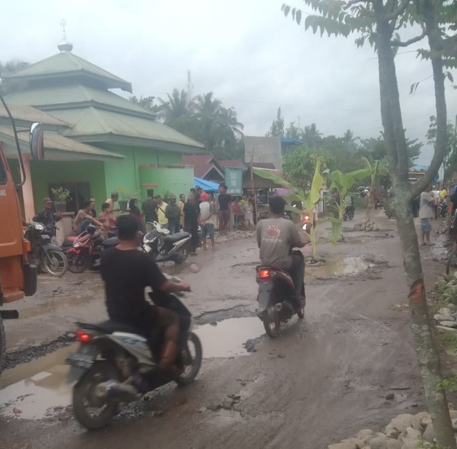 Warga Babalan Tanam Pohon