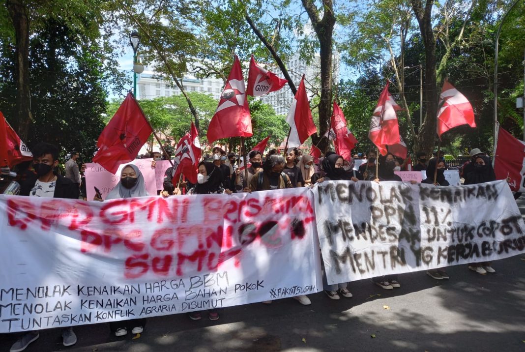 Aksi di Gedung DPRD Sumut