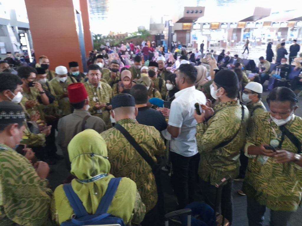 Bapera Berangkatkan Umroh 1000 Pemuda Indonesia