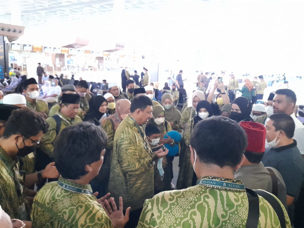 Bapera Berangkatkan Umroh 1000 Pemuda Indonesia