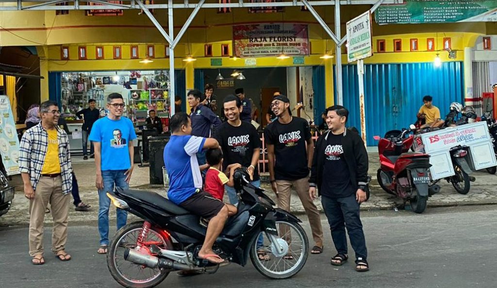 Alumni UBH Sijunjung Bersama Lanis Band Berbagi Takjil