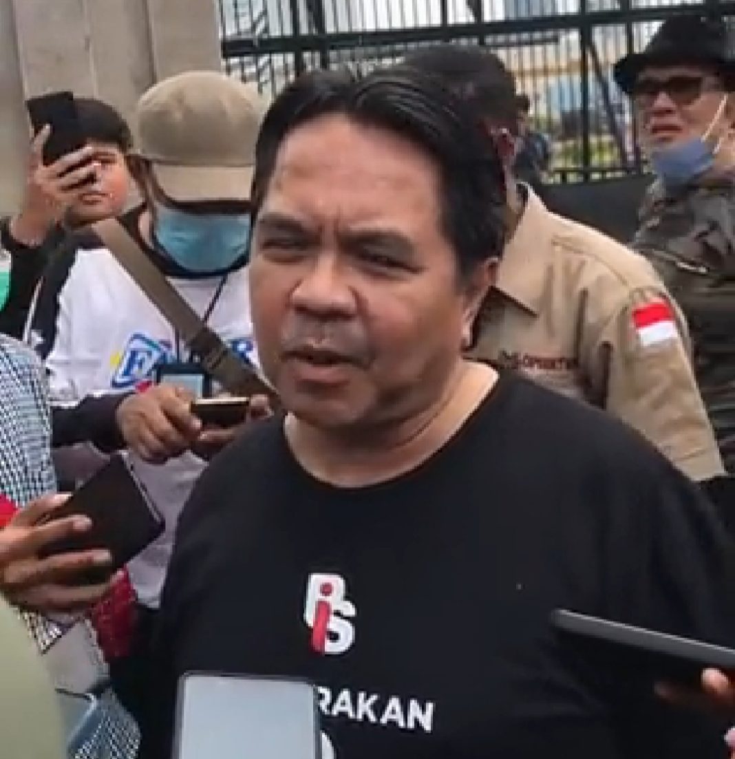 Menelanjangi Ade Armando