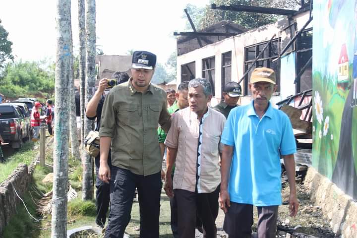 Bupati Benny Dwifa