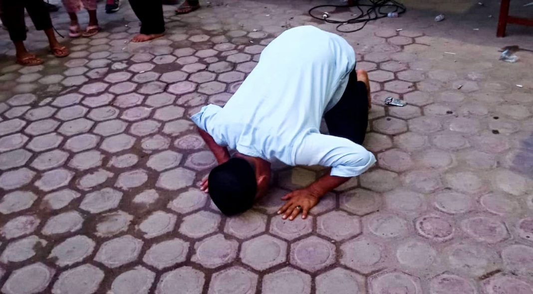 Sujud Syukur setelah Terpilih sebagai Geuchik,