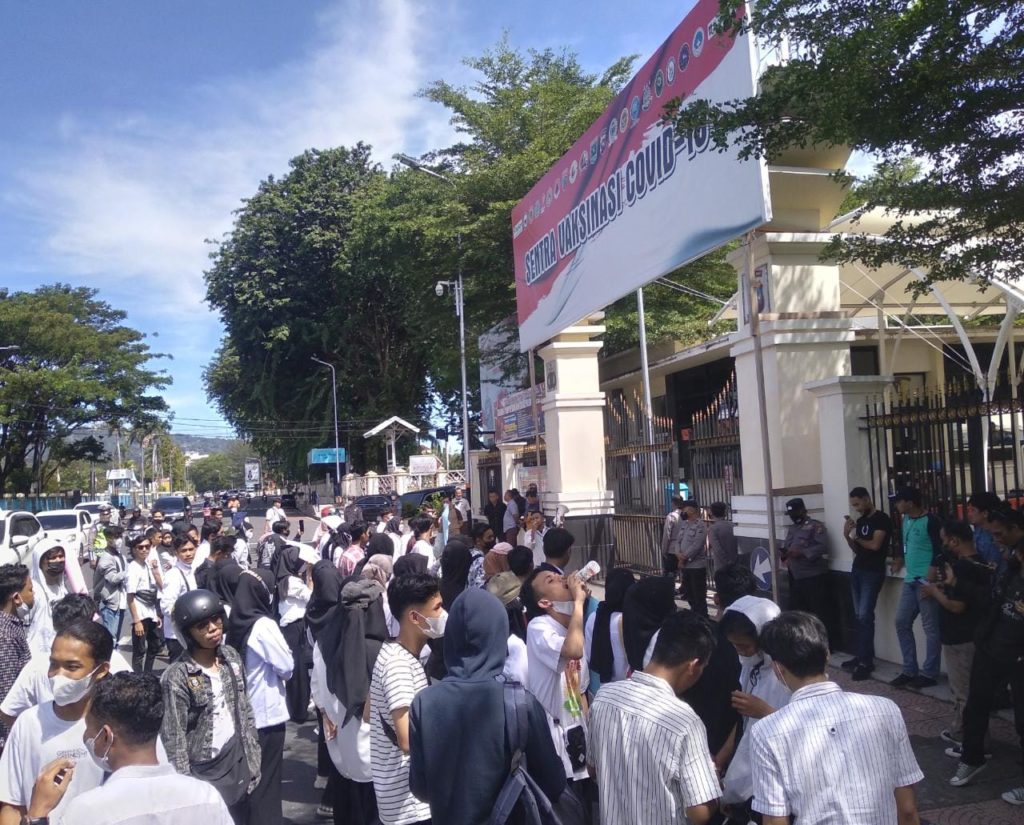 Nikita Mirzani Di Demo Ratusan Massa Dari Aliansi Pemuda Minang Minta Polri Segera Tangkap
