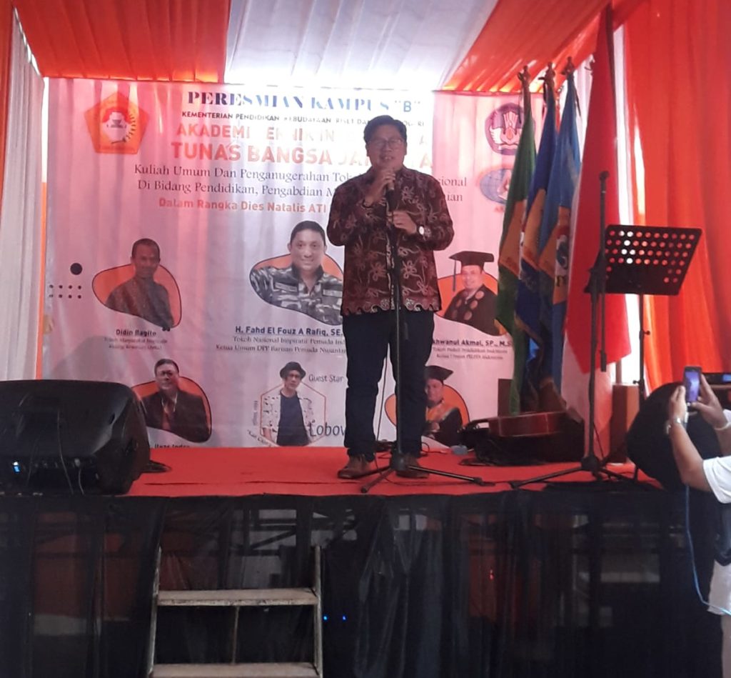 Peduli Pemuda, Fahd El Fouz Dapat Penghargaan Tokoh Nasional Inspiratif Pemuda