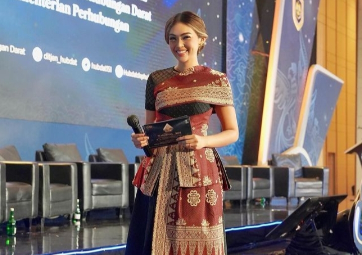 Kain Songket, Netizen Puji Puteri Indonesia Intelegensia 2019