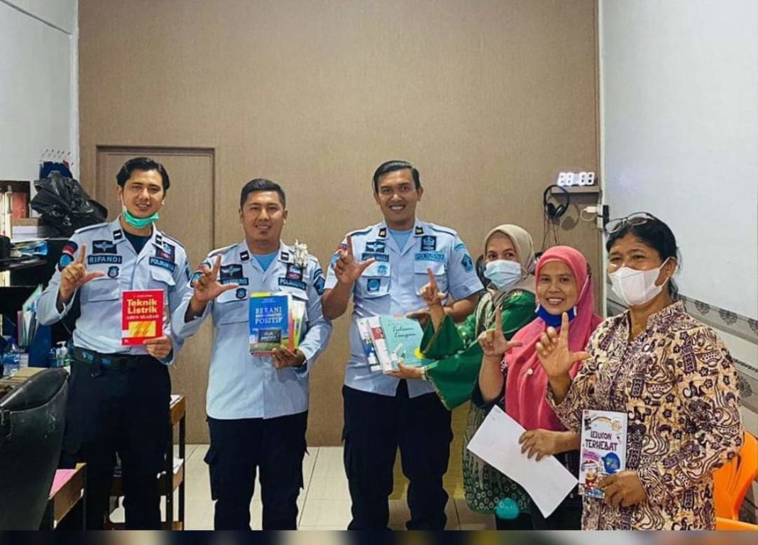 Perpustakaan Lapas Labuhan Ruku menerima bantuan 100 Buku dari Dinas Perpustakaan dan Arsip Sumut