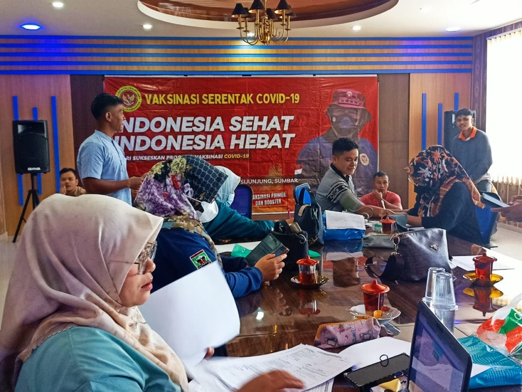Kejar Petugas Perumda Air Minum Tirta Sanjung Buana Divaksin Booster