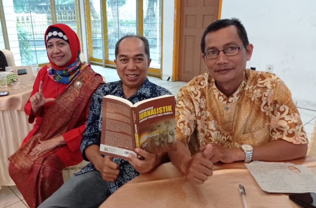Satu Pena Sumbar Bedah Buku Pengantar Jurnalistik