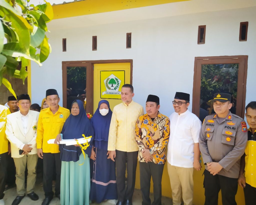 Berkunjung Ke Kampung Halaman, Ijeck Resmikan Bedah Rumah Dan Janji Akan Bantu 8 Rumah Lagi