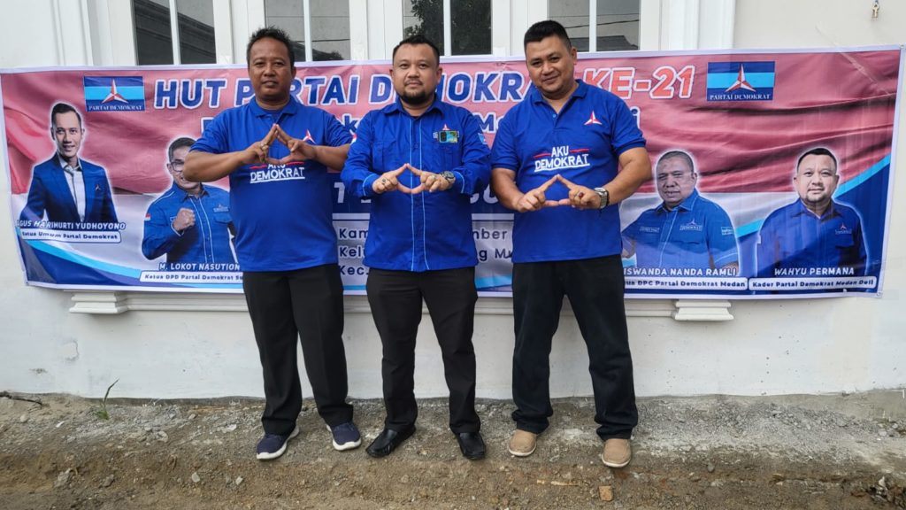 HUT Demokrat ke 21, Wahyu Permana DPC Demokrat Medan Deli Berikan Bantuan Beras Ke Masyarakat