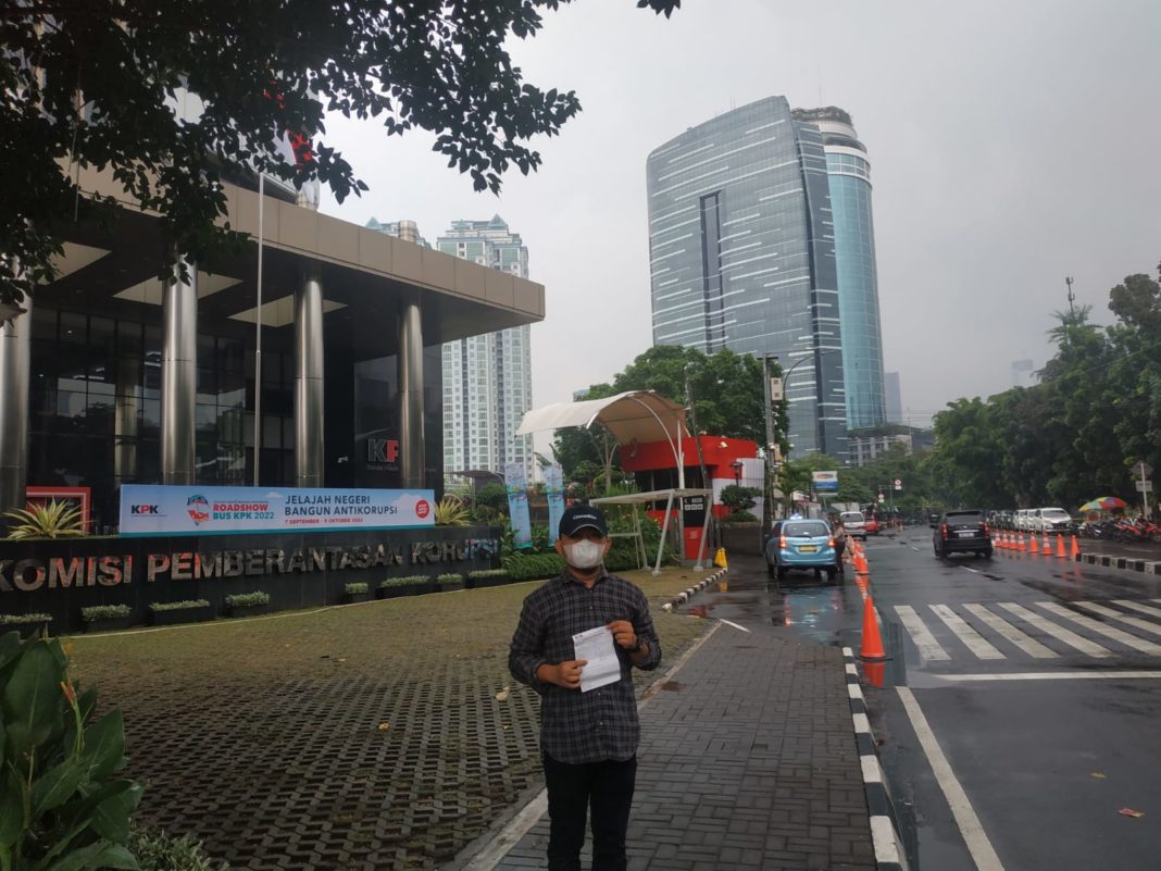 AMSU Serahkan Bukti Dokumen Proyek Rp 2,7 T Sumut dan 3 Nomor Telepon Broker ke KPK
