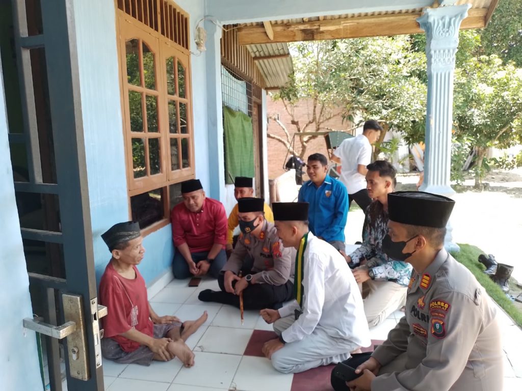 Kurangi Beban Masyarakat Dampak Kenaikan BBM, SEMMI Bersama Polres Langkat Bagikan Bansos