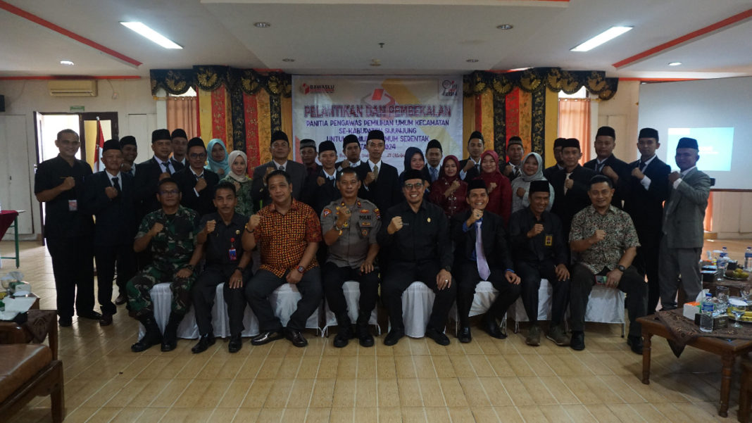 24 Orang Panwascam se Kabupaten Sijunjung Resmi Dilantik