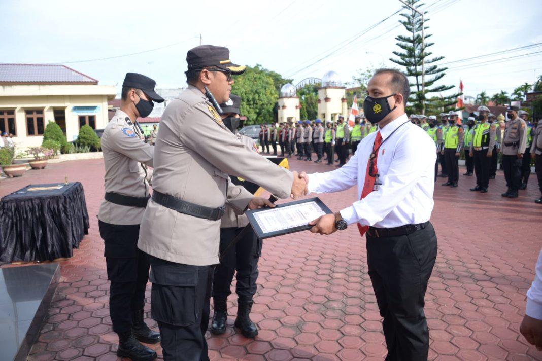 Kapolres Langsa, Pimpin Serah Terima Jabatan Personil Berprestasi